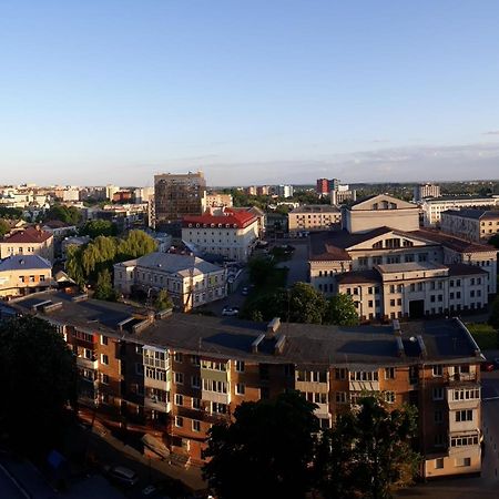Чудова квартира в центрі міста Рівне Екстер'єр фото