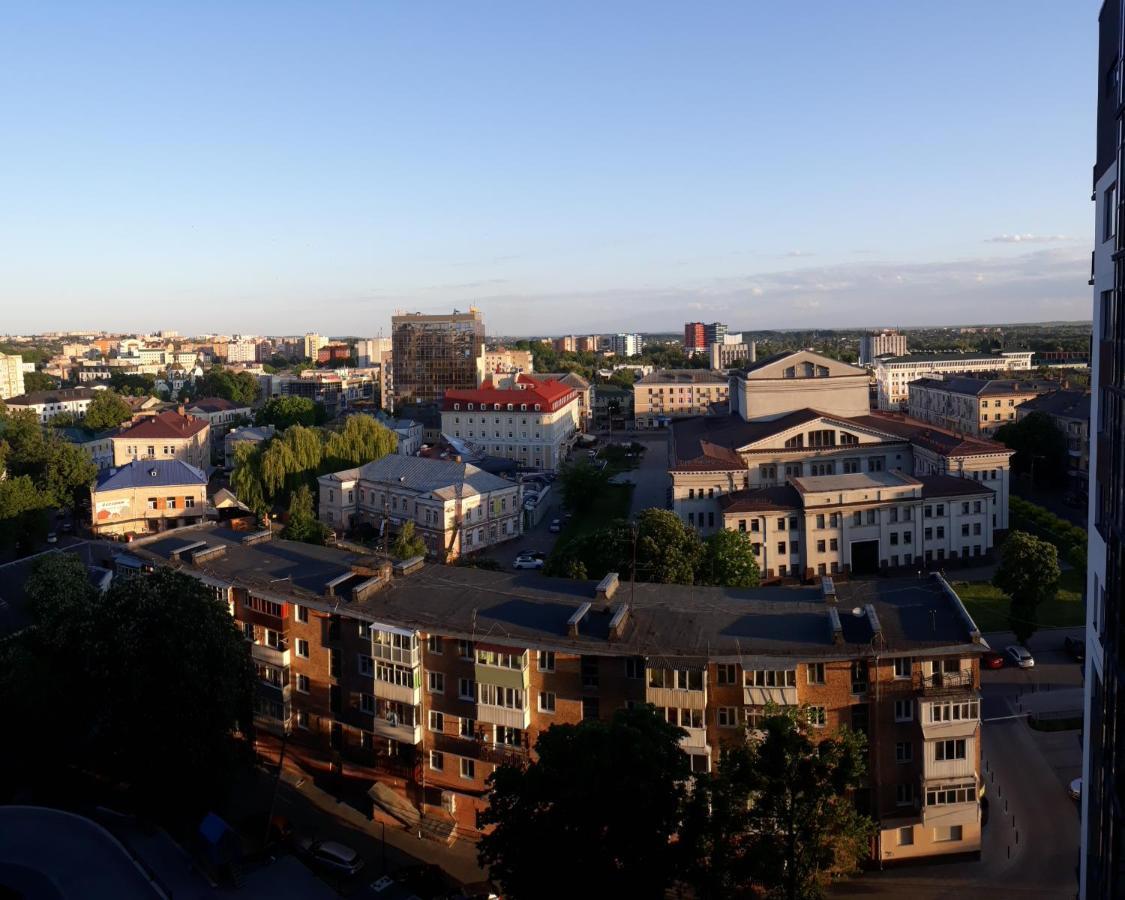 Чудова квартира в центрі міста Рівне Екстер'єр фото